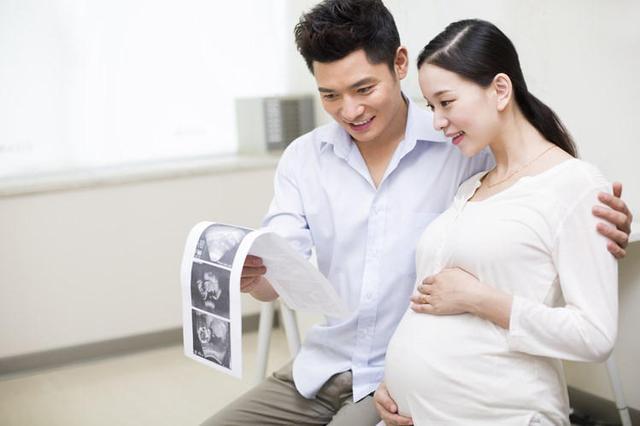 胎儿在子宫会不会很无聊，不爱动的胎宝宝是不聪明吗？