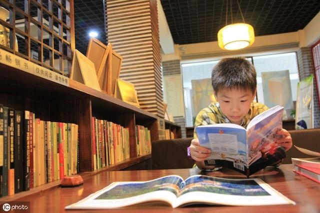 宝宝一阅读就头疼？别放弃，三个实用方法教你培养“书虫”宝宝