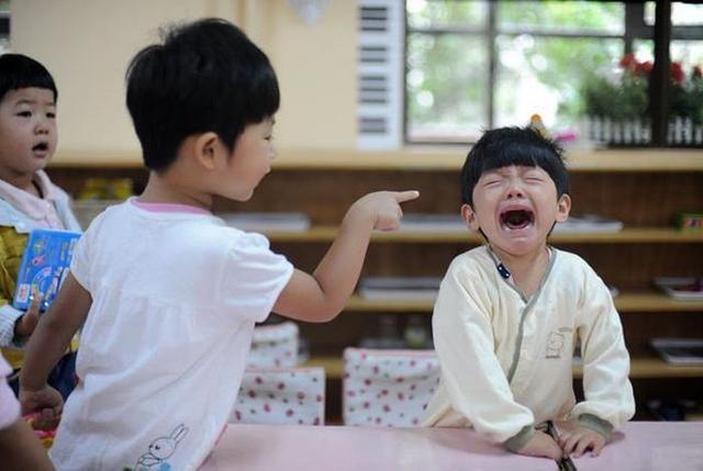 “你家孩子没教养的样子，真丑！”家长还没意识到自身的错误吗？