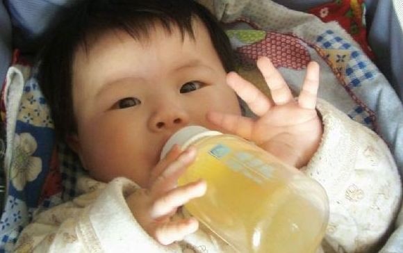 这碗“毒米汤”坑了多少娃？医生苦劝：3种辅食别碰，家长长点心