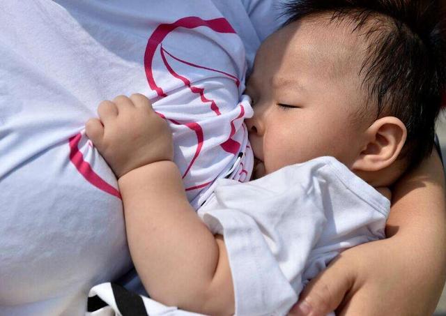 母乳是宝宝最好的食物，但不包括这4种情况，母乳质量可能会很低
