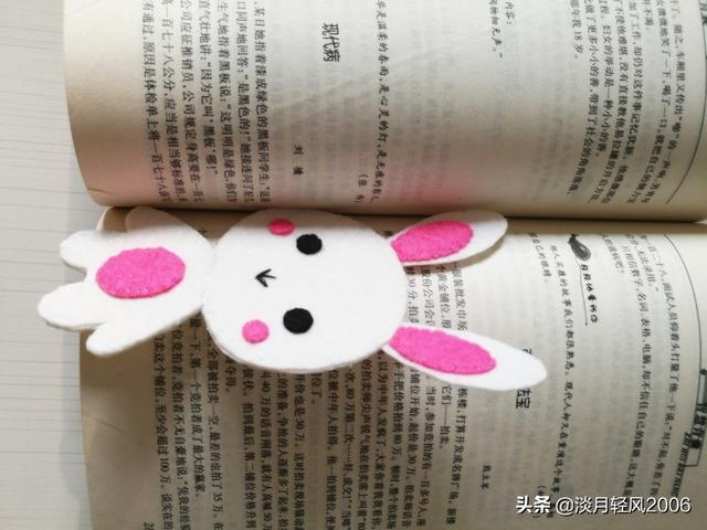 幼儿园亲子手工，用不织布做个可爱的小兔子，可以当书签，有教程