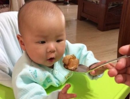 这碗“毒米汤”坑了多少娃？医生苦劝：3种辅食别碰，家长长点心