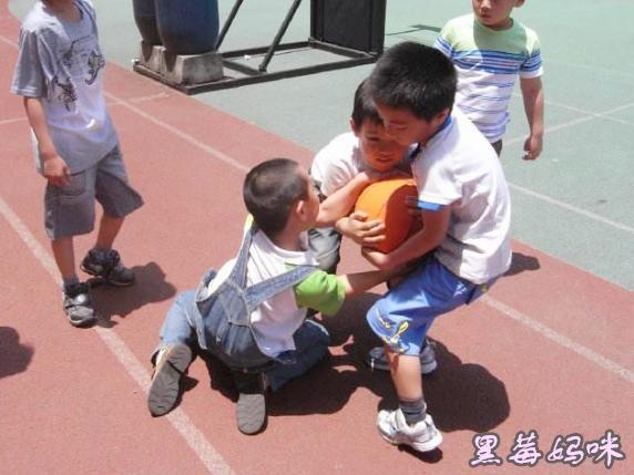 这两件事上，孩子必须要“自私”，家长傻傻“装大方”是在害孩子