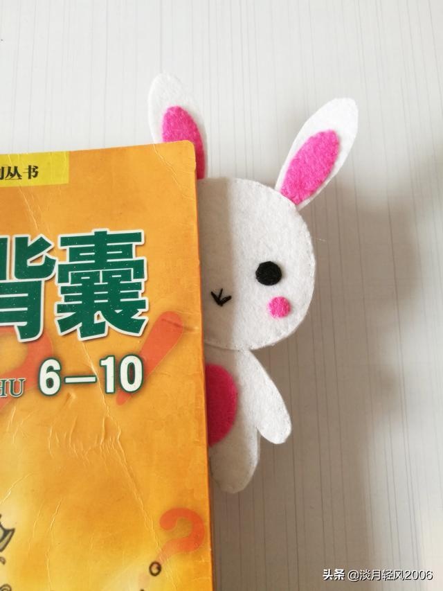 幼儿园亲子手工，用不织布做个可爱的小兔子，可以当书签，有教程