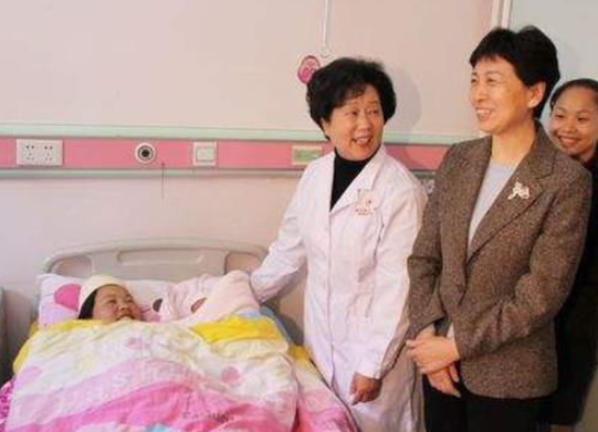 夏天坐月子不能开空调？老人说的要保暖，导致产妇中暑身亡