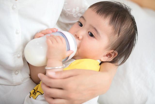 婴幼儿腹泻，宝爸宝妈做好这3点，助宝宝尽早将腹泻赶走