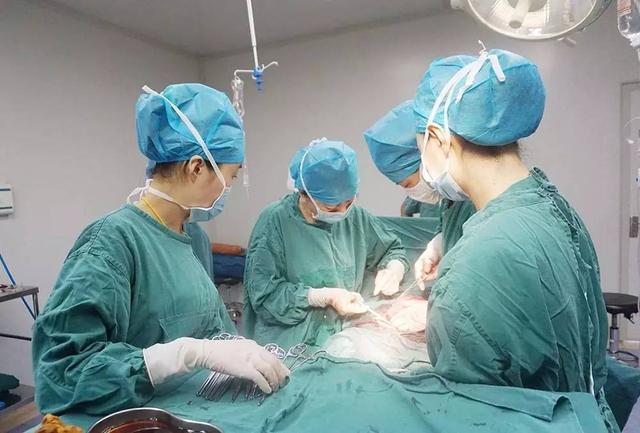 剖腹产“横切”和“竖切”哪个更好？大夫说了实话，第一胎别选错