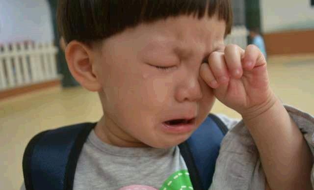 大宝说：妈妈我不要去幼儿园，老师打我