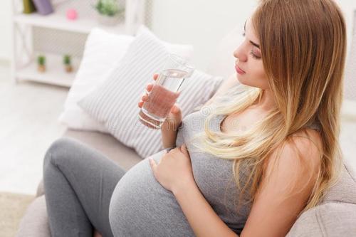 女人孕期常吃这4类食物，高颜值宝宝或能提前锁定，别不信有依据