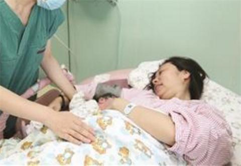胎儿是和粑粑是一起“拉出来”的？接生护士还原生娃真相，别害羞