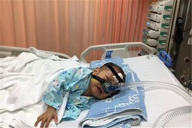1岁宝宝频繁吐奶，被家长当成肠胃问题，结果肿瘤长满脑室
