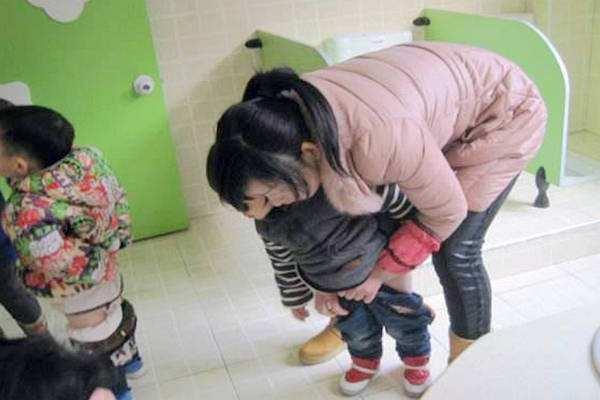 为什么很多孩子不敢在幼儿园拉粑粑？老师一般不说，但家长要清楚