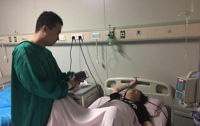 顺产的话是医生接生还是助产士接生？