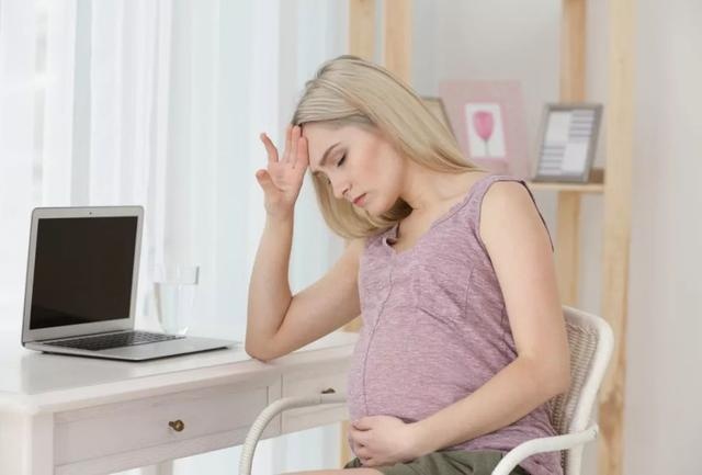 孕晚期胎儿足月了，为什么还会“赖”在肚子里不走？孕妈妈要知道