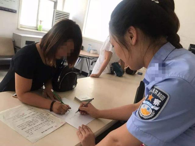 爸爸姓“邱”，妈妈给龙凤胎娶了这么个名，民警：你家是有多怕冷