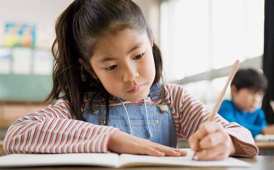 孩子不肯写作业，学习成绩差怎么办？试试这一招，孩子爱上学习