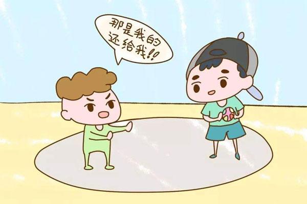 “妈妈，他抢我的玩具！”忍让还是抢回来？妈妈的引导影响一生