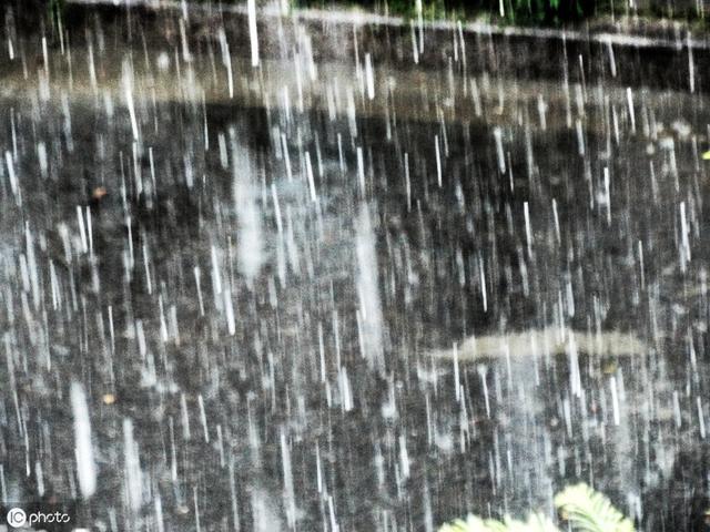 躲雷雨的小妙招：怎样通过雷声和闪电，判断暴雨来临的时间呢？