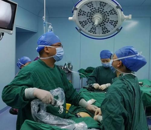生孩子遇上男医生怎么办？其实，孕妈妈们都误会男医生了！