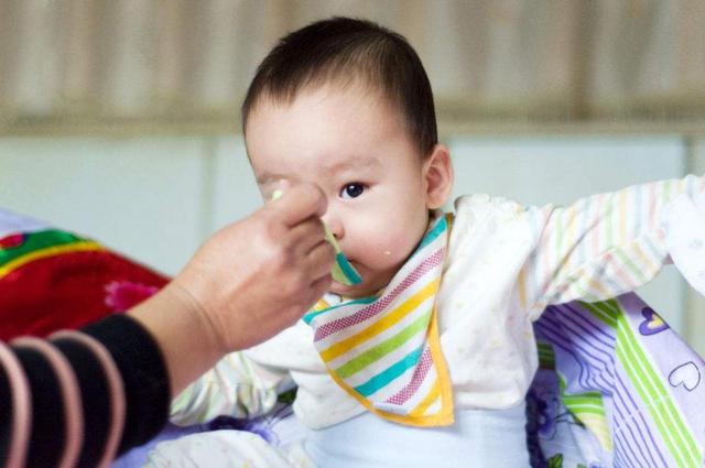 宝宝缺锌的4大症状，看看你家孩子有吗？补锌吃这些食物