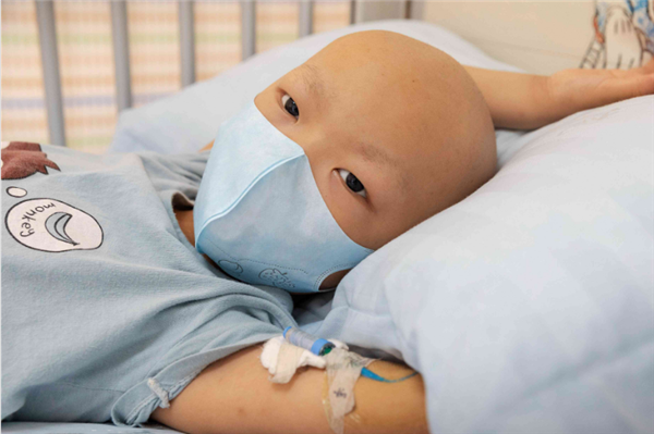 5岁男童患病，不忍心拖累爸爸妈妈：等我走了，就和奶奶埋在一起