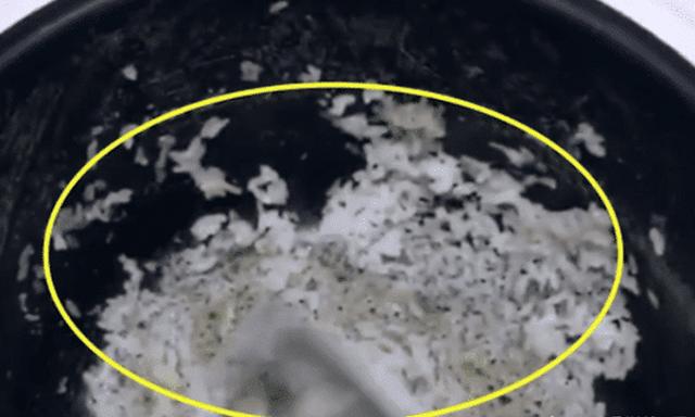 妈妈喂完宝宝刚想吃饭，却发现饭菜都没了，网友：这幕太心酸了