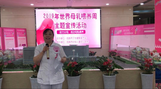 爆笑！看准爸爸模拟喂奶“出洋相”