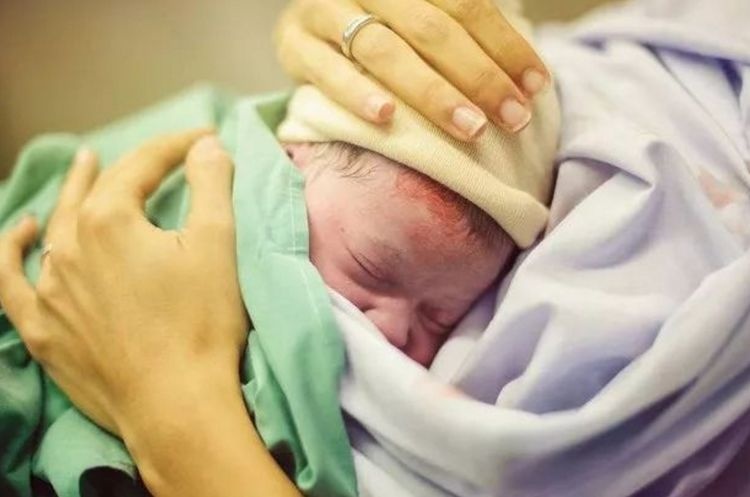 生完孩子说要上厕所，产科医生：立马安排手术