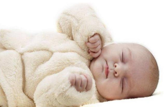 从睡姿就能看出宝宝性格？据说很靠谱，最后一种家长要当心