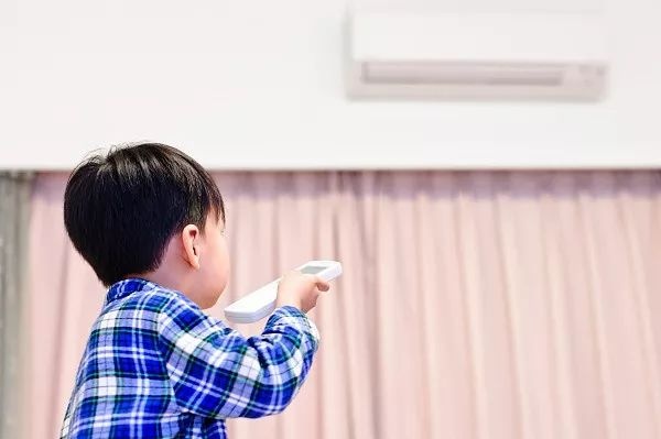 孩子发烧后，儿科医生妈妈竟然这样做……