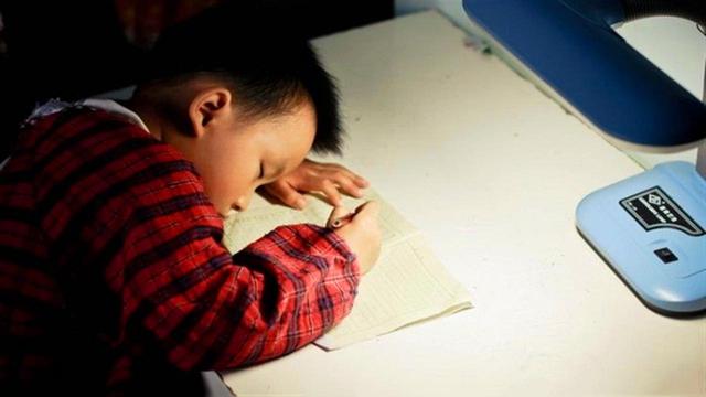 孩子晚上经常超过这个时间点睡，会影响身高，小心变成矮个子