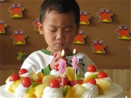 生日有阳历和阴历之分，给宝宝过生日用哪种形式好呢？看完不纠结