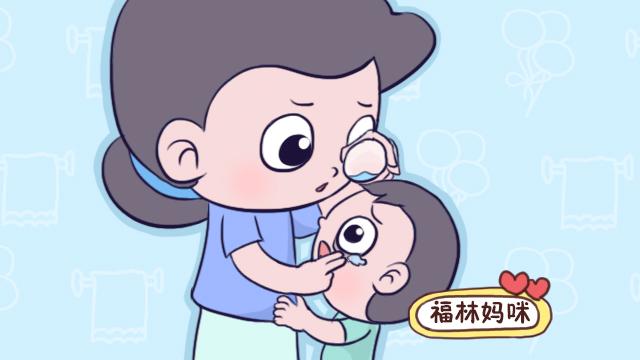 零食碎蹦到眼睛里，妈妈用水冲洗，医生斥责：差点毁了孩子眼睛