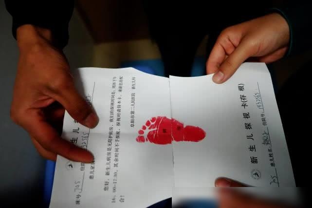 为什么刚出生的宝宝，要留下脚印而不是小手印？很多妈妈都不知道