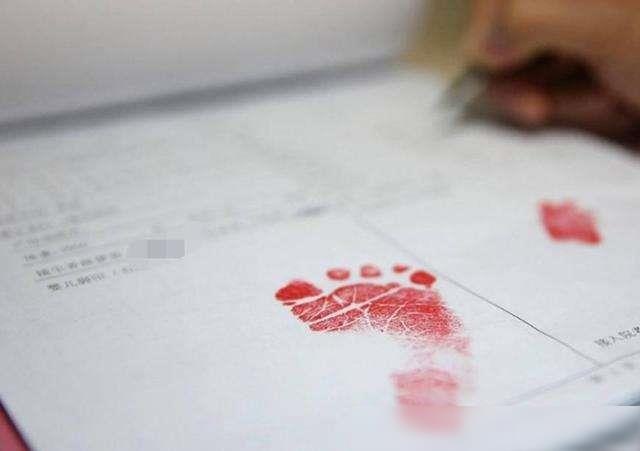 为什么刚出生的宝宝，要留下脚印而不是小手印？很多妈妈都不知道