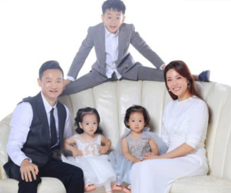 明星纷纷生下双胞胎，你以为是幸运？其实这2个原因是关键
