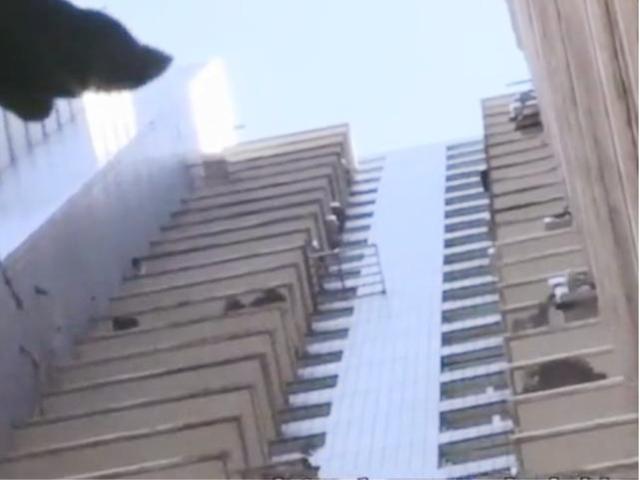 悲剧！11岁女童踩凳子收衣服，不慎从26楼翻出坠下身亡