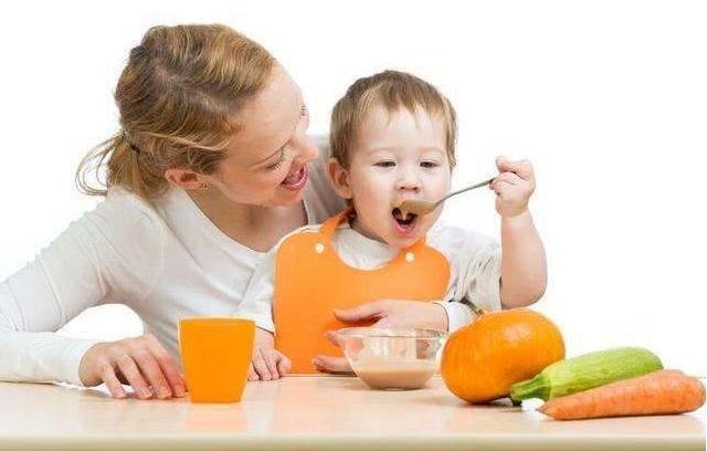 对付不爱吃辅食的宝宝，学会这几招，才能让宝宝爱上吃饭