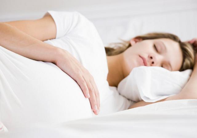 孕妇熬夜时胎儿在干吗？看完你还敢熬夜吗