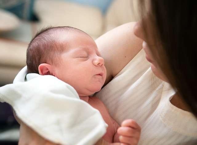 宝妈一个人带娃，遇到这4件难事，个个操心，尤其是最后一个