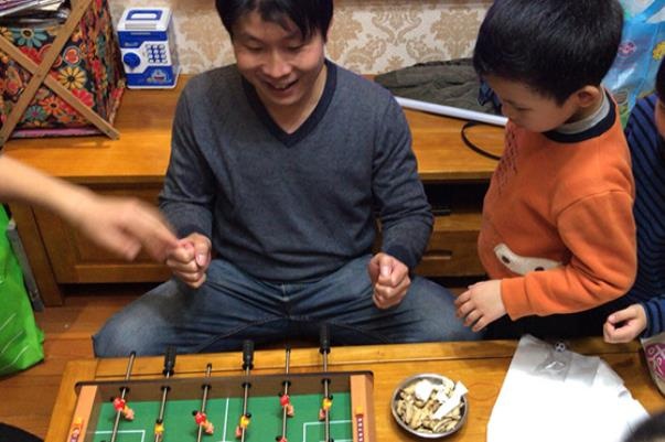 别让手机毁了您的孩子，建议给孩子送这8种玩具，开发孩子脑潜力