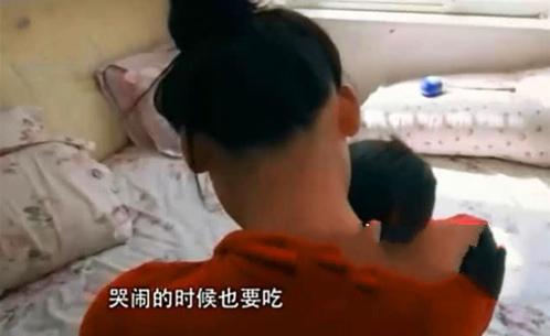 9岁男孩还在吃母乳，妈妈无奈救助网络，网友说出缘由后宝妈惭愧