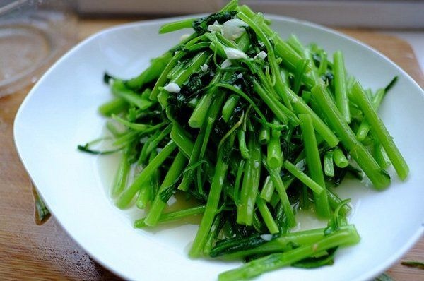 女性怀孕后有3种食物别贪吃，会阻碍毒素排出，损害宝宝发育
