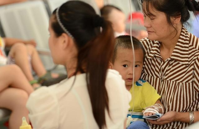 高温预警：三伏天别跟孩子这样睡，大人是舒服了，小孩却不断生病