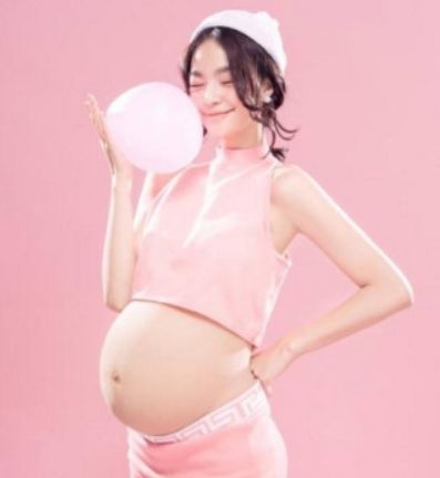 3岁男孩因太漂亮被认成女孩，看到孩子妈妈后，网友的回答亮了！