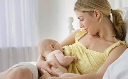 婆婆说，来月经以后的乳汁是脏奶不能喂，真的吗？