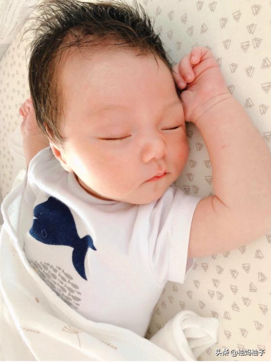 婴儿出生0-12月，新手爸妈这些事必须要知道，建议收藏