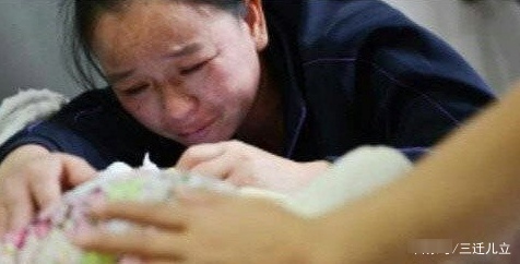 20天女婴被奶奶“土法育儿”致乳房发炎，奶奶：这样发育更好