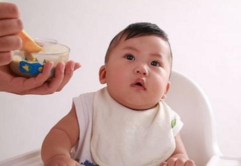 2种食物已被拉入辅食“黑名单”，很多宝宝中招，还有家长给娃吃